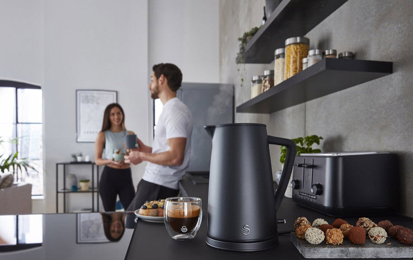 Swan Stealth 1,7 Litre Cordless Kettle Black SNK9G